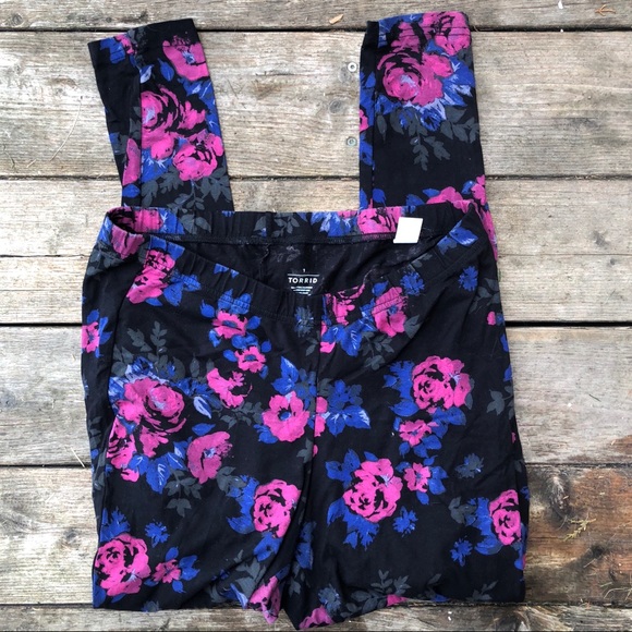 torrid Pants - Torrid rose leggings size 1X